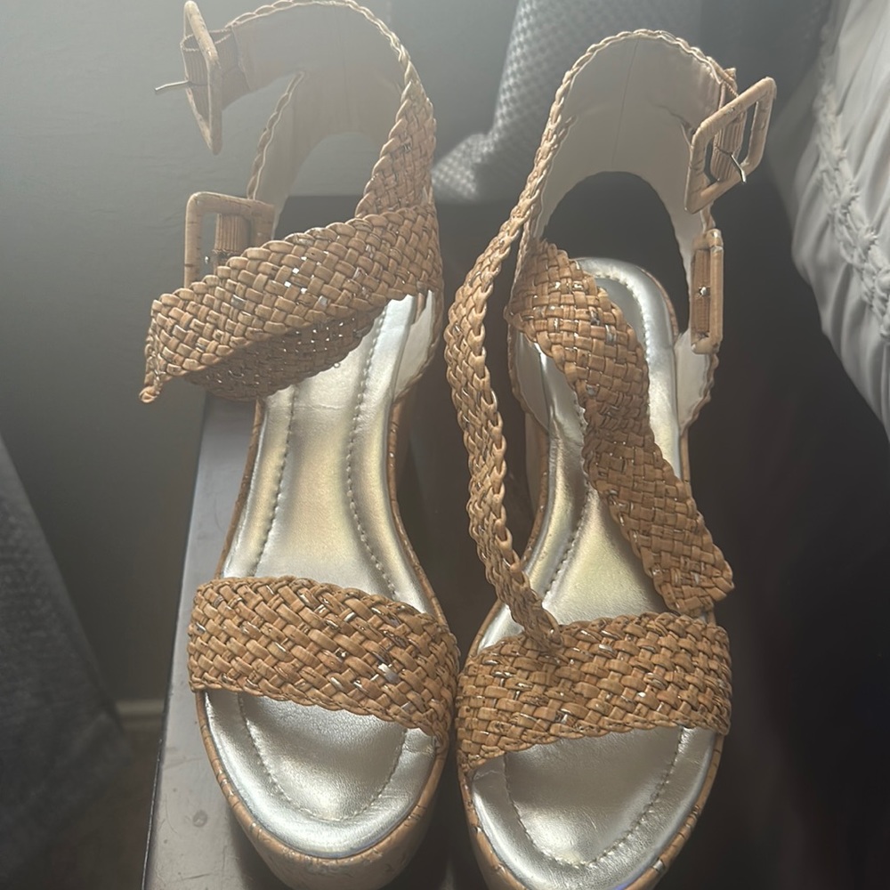 Sandalias plataforma en buenas condiciones.